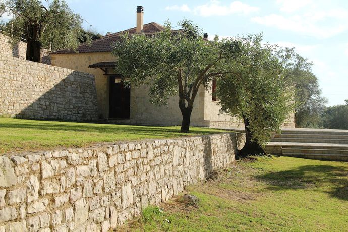 Imagen de los exteriores del Hotel Piges at Acheron Springs. Foto 18
