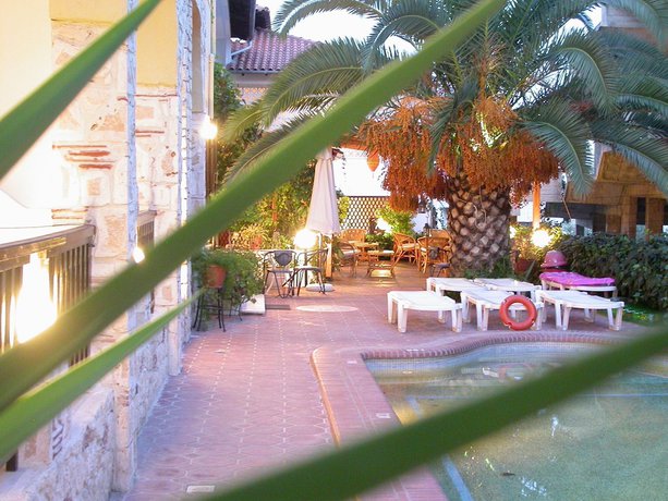 Imagen de la piscina del Hotel Pighi. Foto 18