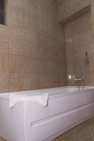 Imagen del bar/restaurante del Hotel Pik Elegance. Foto 4