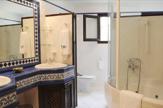 Imagen de la habitación del Hotel Pikes Ibiza - Adults Only. Foto 15