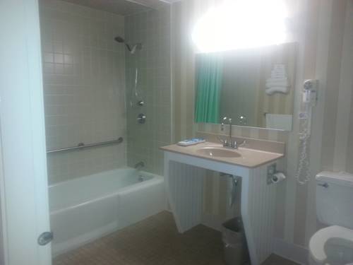 Imagen de la habitación del Hotel Pilgrim Sands On Long Beach. Foto 4