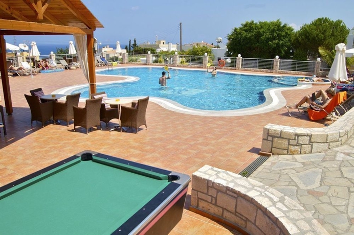 Imagen de la piscina del Hotel Pilot's Villas Luxury Suites. Foto 12