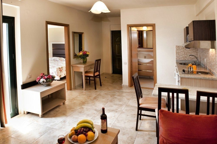 Imagen de los interiores del Hotel Pilot's Villas Luxury Suites. Foto 11