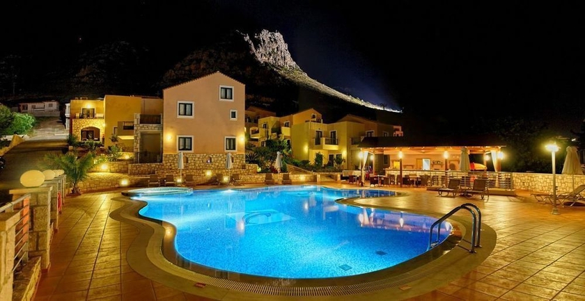 Imagen de la piscina del Hotel Pilot's Villas Luxury Suites. Foto 14