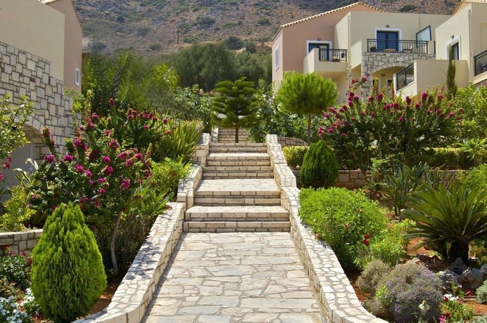 Imagen de los exteriores del Hotel Pilot's Villas Luxury Suites. Foto 8