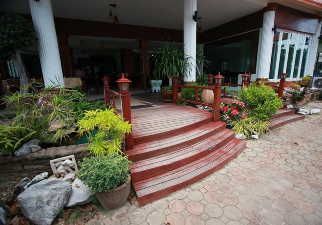 Imagen de los exteriores del Hotel Pimpimarn Beach. Foto 19