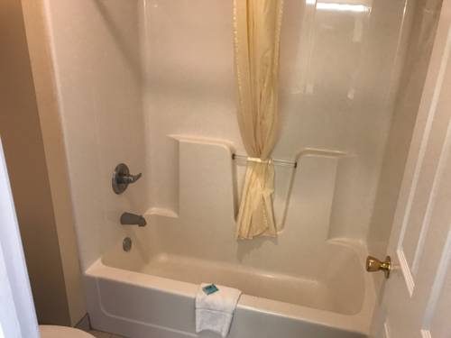 Imagen de la habitación del Hotel Pin Oak Parkway Inn. Foto 15