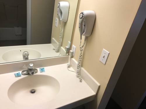 Imagen de la habitación del Hotel Pin Oak Parkway Inn. Foto 16