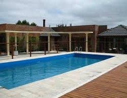 Imagen de la piscina del Hotel Pinamar Resort. Foto 3