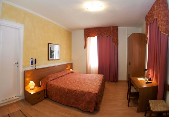 Imagen de la habitación del Hotel Pinamonte. Foto 18
