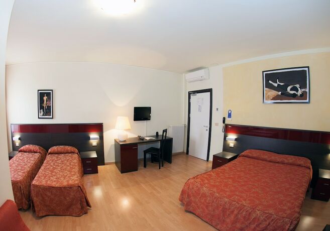 Imagen de la habitación del Hotel Pinamonte. Foto 19