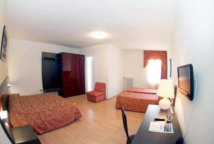 Imagen de la habitación del Hotel Pinamonte. Foto 20