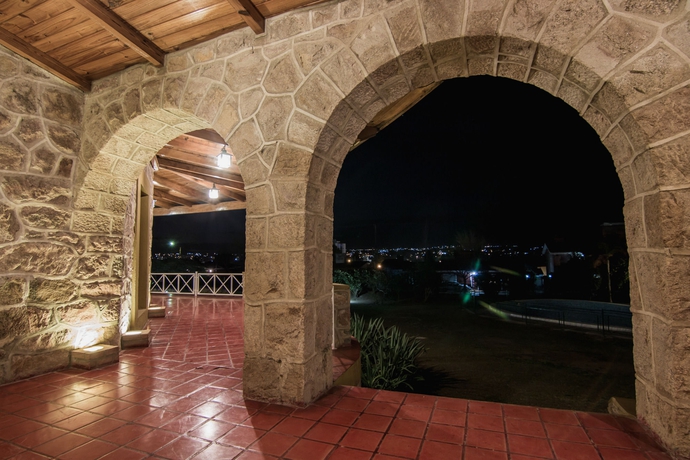 Imagen de los exteriores del Hotel Pinares Del Cerro Resort and Suites. Foto 12