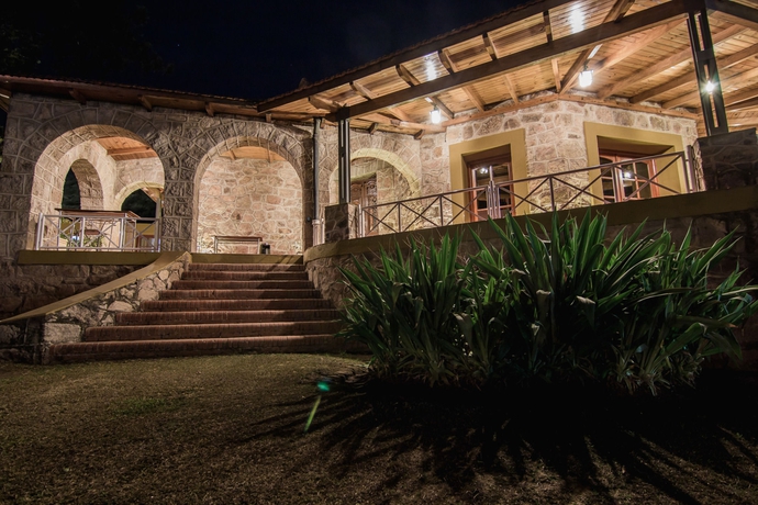Imagen de los exteriores del Hotel Pinares Del Cerro Resort and Suites. Foto 13