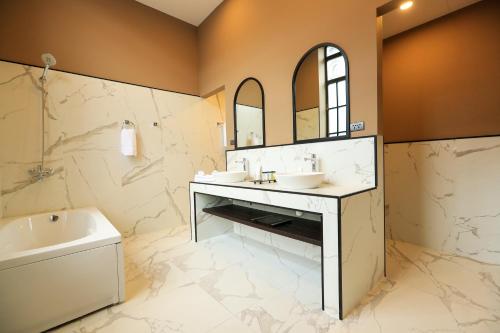 Imagen general del Hotel Pine Astoria. Foto 5