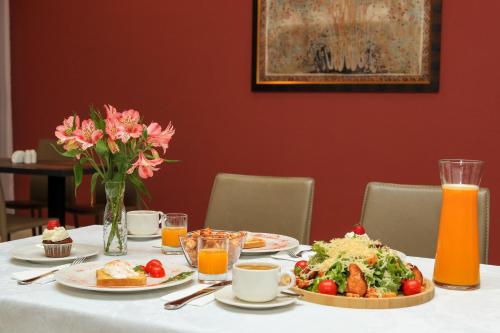 Imagen general del Hotel Pine Astoria. Foto 14