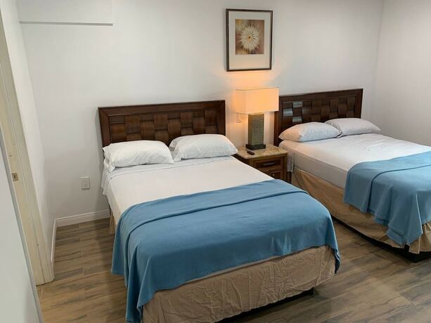 Imagen de la habitación del Hotel Pine Ave Inn. Foto 8