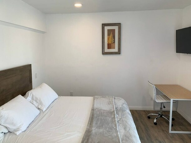 Imagen de la habitación del Hotel Pine Ave Inn. Foto 9