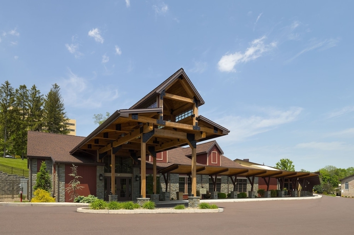 Imagen general del Hotel Pine Barn Inn. Foto 1