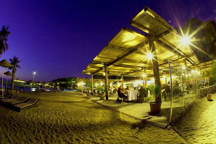 Imagen del bar/restaurante del Hotel Pine Bay Holiday Resort. Foto 4