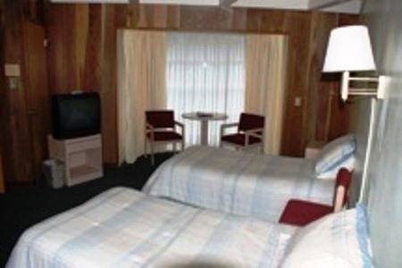 Imagen de la habitación del Hotel Pine Beach Inn. Foto 9
