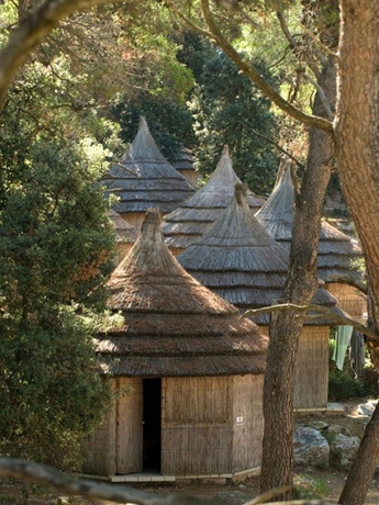 Imagen general del Hotel Pine Beach Pakostane Eco Resort. Foto 2