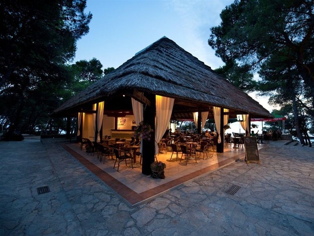 Imagen general del Hotel Pine Beach Pakostane Eco Resort. Foto 6