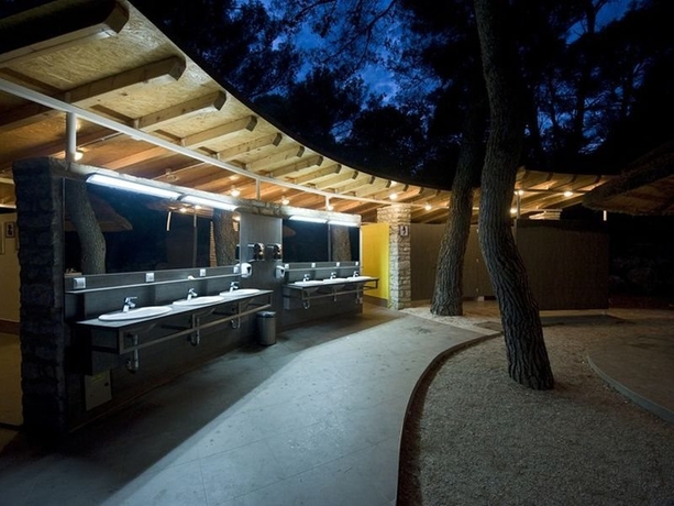 Imagen general del Hotel Pine Beach Pakostane Eco Resort. Foto 11