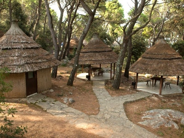 Imagen general del Hotel Pine Beach Pakostane Eco Resort. Foto 14