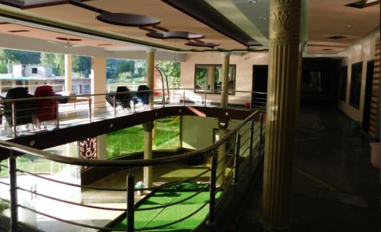 Imagen general del Hotel Pine Breeze And Restaurant. Foto 8