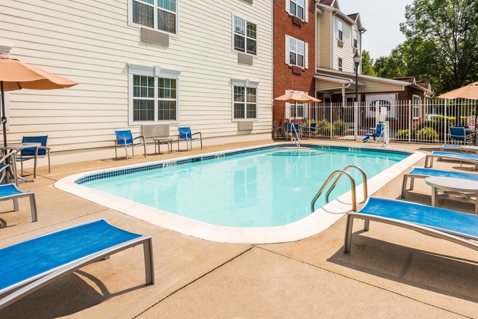 Imagen de la piscina del Hotel Pine Bush Suites. Foto 15