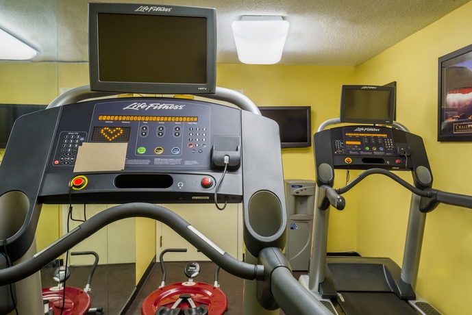 Imagen de los interiores del Hotel Pine Bush Suites. Foto 14