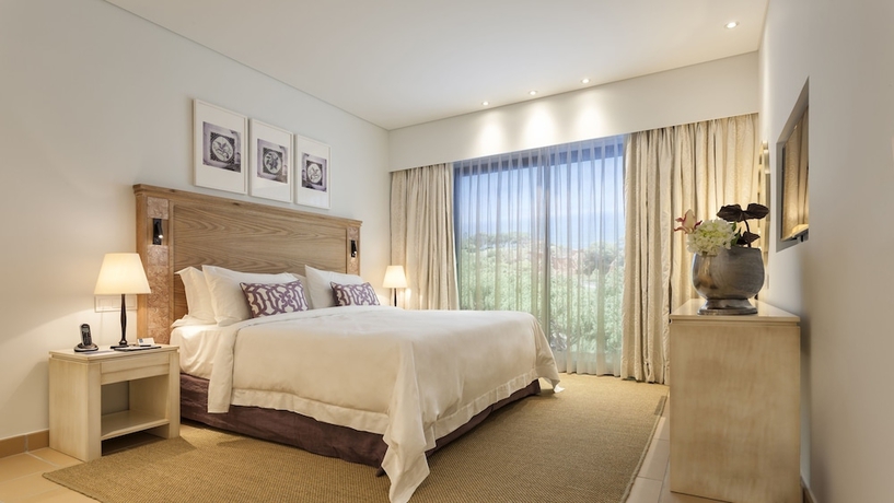 Imagen de la habitación del Hotel Pine Cliffs Ocean Suites A Luxury Collection Resort & Spa. Foto 12