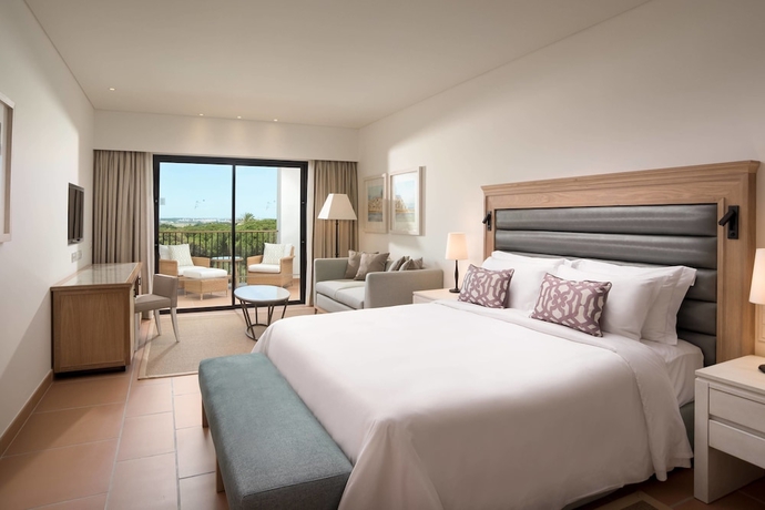 Imagen de la habitación del Hotel Pine Cliffs Ocean Suites A Luxury Collection Resort & Spa. Foto 16