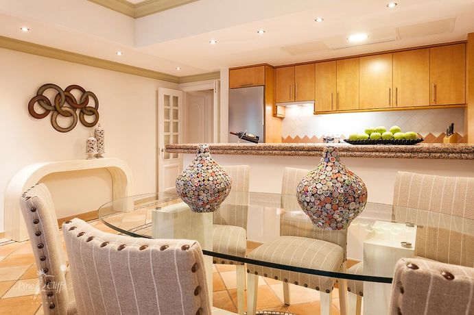 Imagen de la habitación del Hotel Pine Cliffs Suites. Foto 7