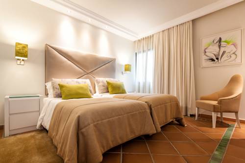 Imagen de la habitación del Hotel Pine Cliffs Village & Golf Suites. Foto 4