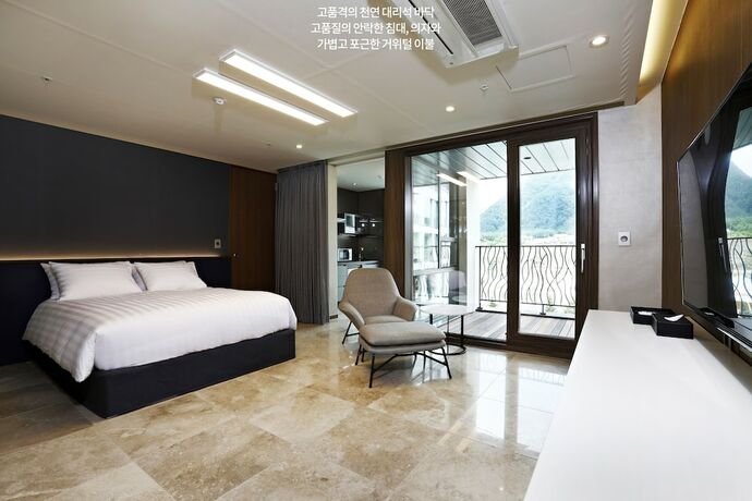 Imagen de la habitación del Hotel Pine Forest. Foto 12