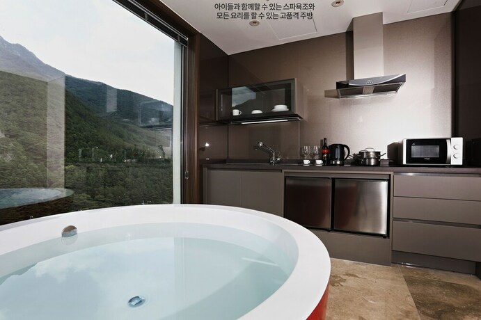 Imagen de la habitación del Hotel Pine Forest. Foto 14