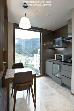 Imagen de la habitación del Hotel Pine Forest. Foto 15