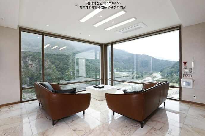 Imagen de la habitación del Hotel Pine Forest. Foto 21