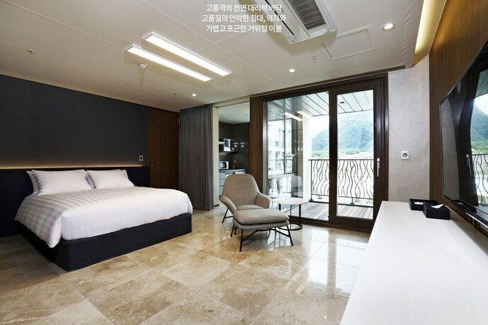 Imagen de la habitación del Hotel Pine Forest. Foto 32