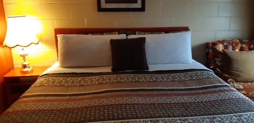 Imagen de la habitación del Hotel Pine Grove Motel. Foto 16