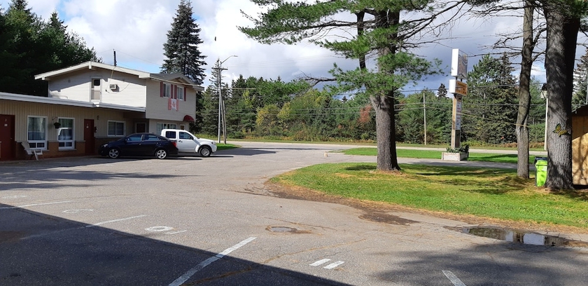 Imagen de los exteriores del Hotel Pine Grove Motel. Foto 18