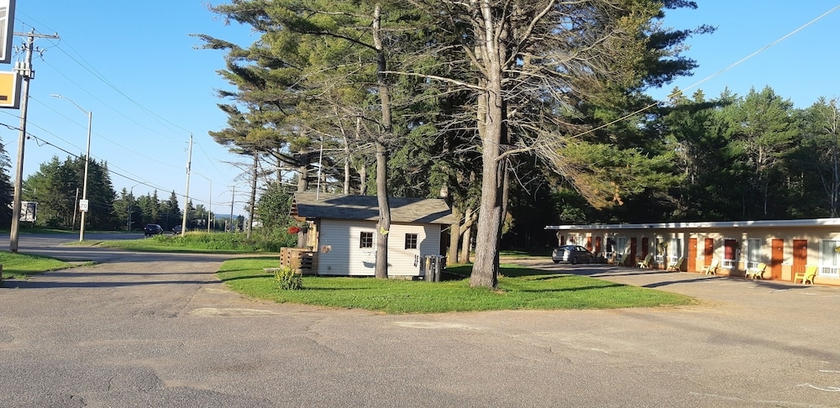 Imagen de los exteriores del Hotel Pine Grove Motel. Foto 19