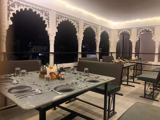 Imagen del bar/restaurante del Hotel Pine Haveli - An Exquisite Heritage Stay. Foto 3