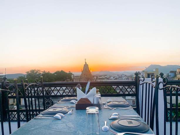 Imagen del bar/restaurante del Hotel Pine Haveli - An Exquisite Heritage Stay. Foto 4