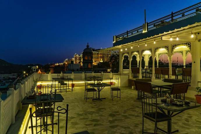 Imagen del bar/restaurante del Hotel Pine Haveli - An Exquisite Heritage Stay. Foto 8