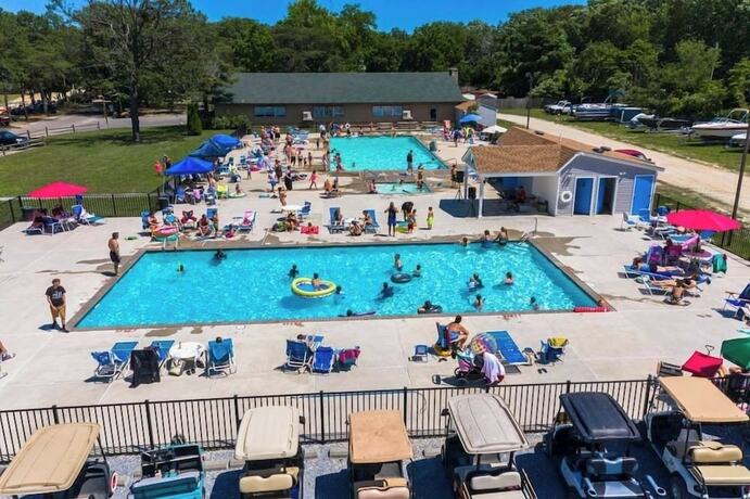 Imagen general del Hotel Pine Haven Campground. Foto 6