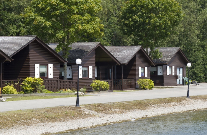 Imagen de los exteriores del Hotel Pine Lake Resort. Foto 9