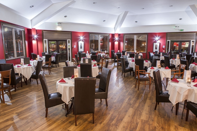 Imagen del bar/restaurante del Hotel Pine Lake Resort. Foto 2